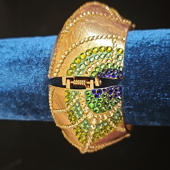 Stunning Gold Rhinestone Peacock Bracelet - Picture 3 of 5